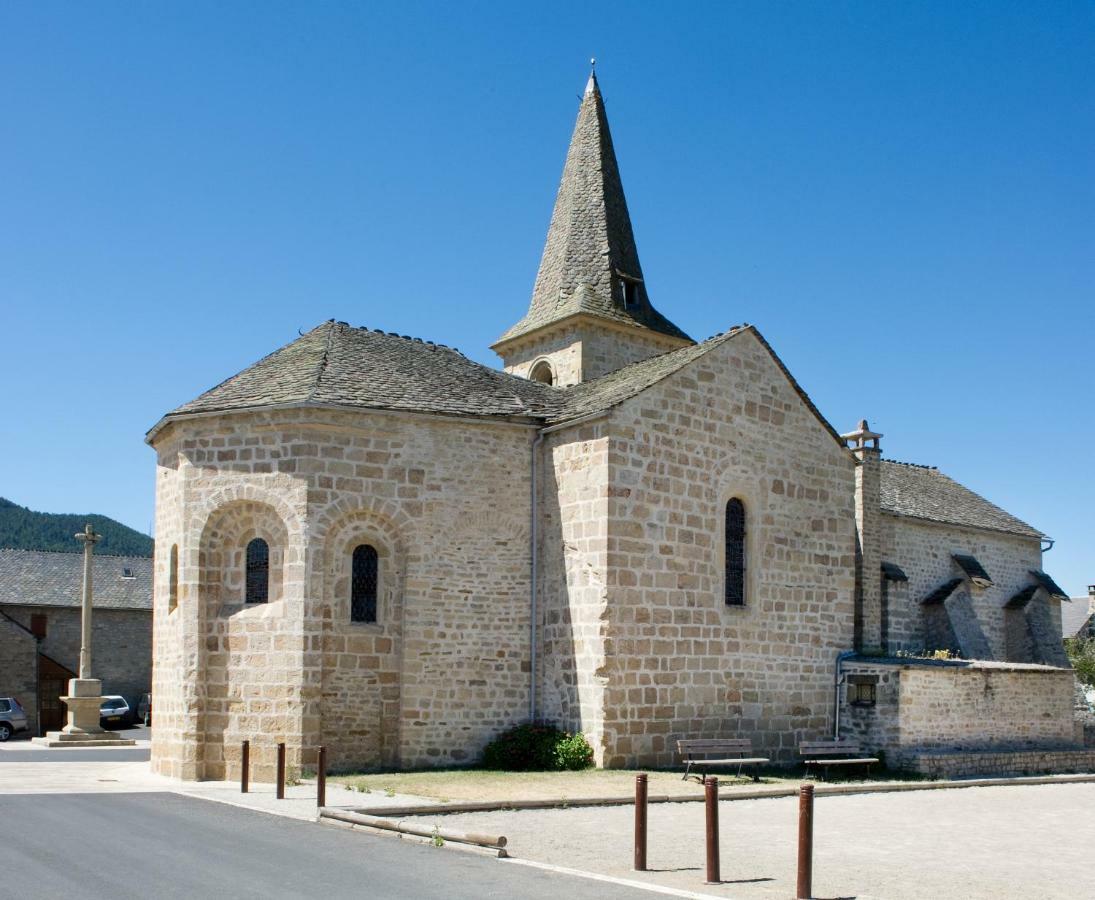 Les Hauts Du Gevaudan Hotell Montrodat Exteriör bild